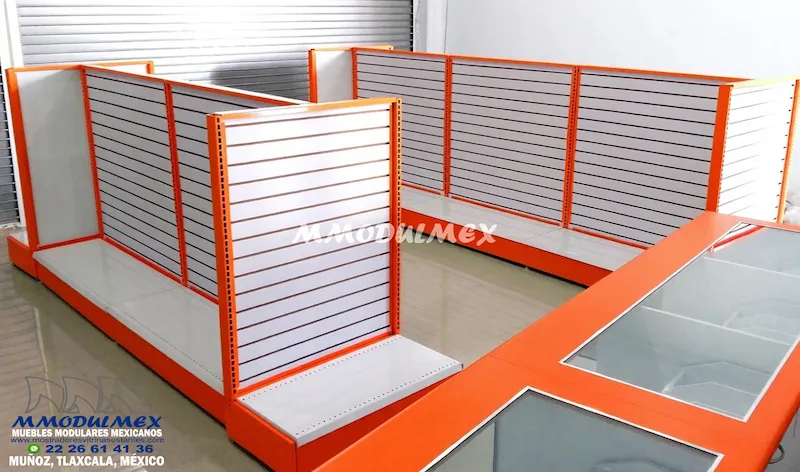 Góndolas naranjas para tienda